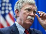 Bolton varoval Rusko pred zasahovaním do novembrových volieb v USA