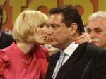 Paroubek vyzval manželku Petru, aby prestala klamať