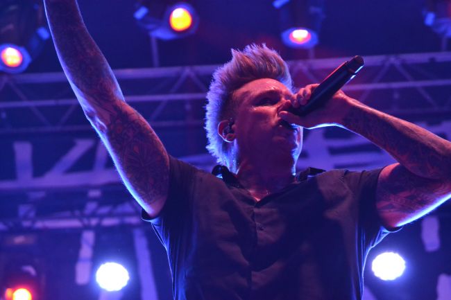 Americká kapela Papa Roach po prvý krát na Slovensku: Sereď sa otriasla v základoch