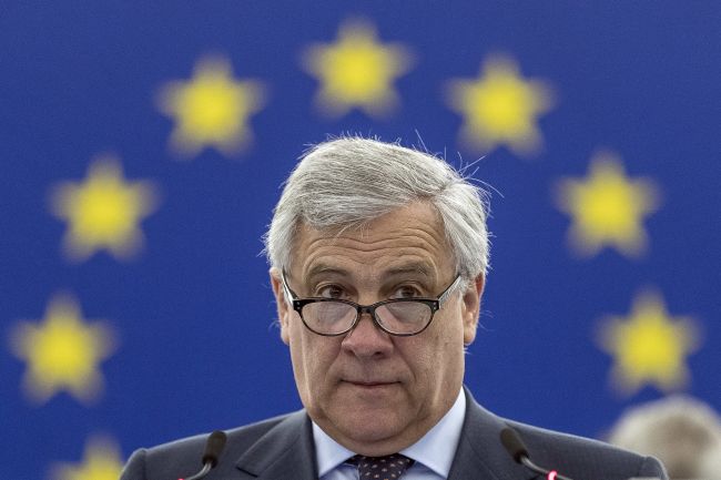Predseda EP Tajani: Najväčším nepriateľom Talianska sú pre migráciu krajiny V4