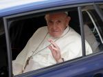 Pápež František vyjadril pobúrenie na "odpudivými zločinmi" kňazov