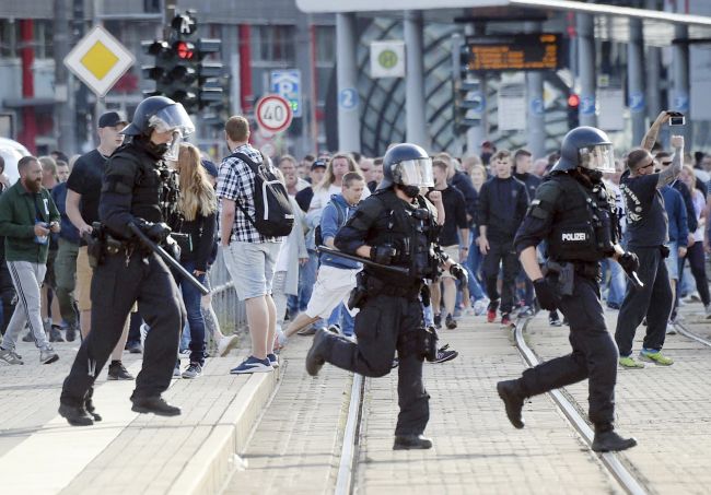 Nemecká vláda odsúdila "hon na cudzincov" po krvavom incidente v meste Chemnitz