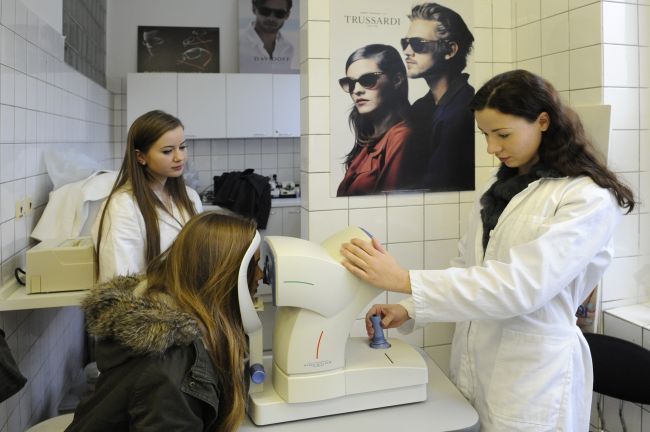 S dieťaťom je potrebné ísť pred začiatkom školy na prehliadku k očnému lekárovi