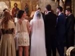 Video: Do kostola počas svadby prenikol nechcený votrelec