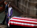 Obama a Bush mladší vzdali poslednú poctu zosnulému senátorovi McCainovi