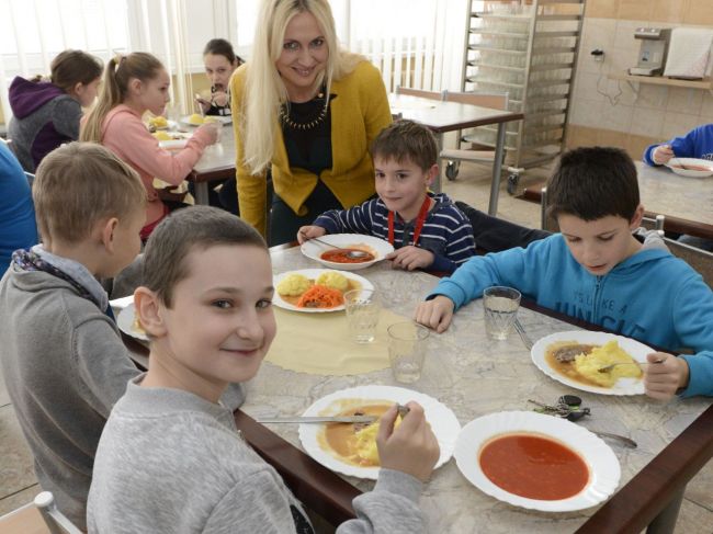 OĽaNO navrhuje povinný teplý obed pre deti v škôlkach a školách