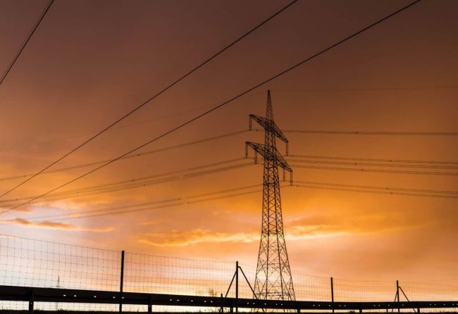 Búrky spôsobili na strednom Slovensku množstvo výpadkov elektriny