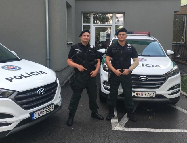 Policajtom pomohla pri záchrane mladíka hracia konzola