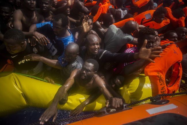 Pri pobreží Jemenu sa prevrátil čln, zahynulo najmenej 30 afrických migrantov