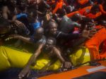 Pri pobreží Jemenu sa prevrátil čln, zahynulo najmenej 30 afrických migrantov