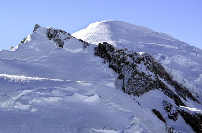Francúzsko obmedzí denný počet horolezcov smerujúcich na Mont Blanc