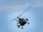 V Plzni spadol vrtuľník na výrobnú halu, hlásia štyroch mŕtvych