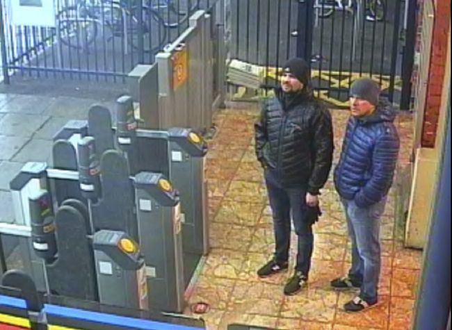 Moskva spochybňuje autentickosť fotografie Rusov obvinených v kauze Skripaľ