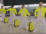 Video: Zamestnanci letiska si uctili bývalého kolegu Freddieho Mercuryho
