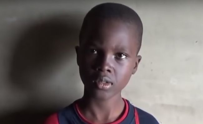Video: Dokážete vysloviť meno tohto chlapca? Nevedia to ani jeho rodičia!