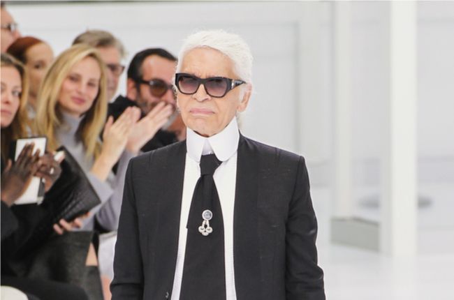 Karl Lagerfeld sa dožíva 85 rokov, robí sa však mladším