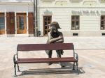 Foto: Vandali zaútočili na sochu napoleonského vojaka na bratislavskom Hlavnom námestí