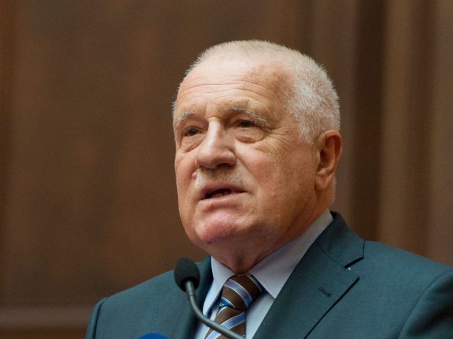 Klaus: Kancelárka Merkelová zľahčuje ničivé následky migrácie