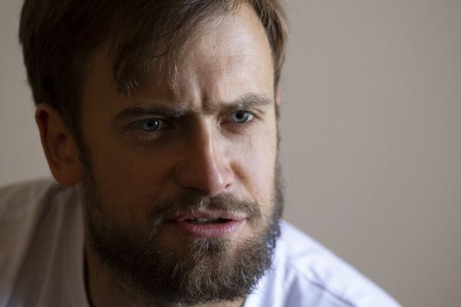Aktivista z Pussy Riot je v nemocnici pre možnú otravu; jeho stav je vážny