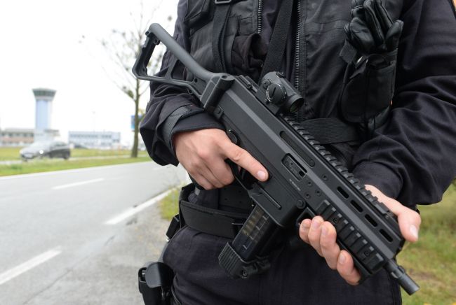 Medzi policajtmi z NAKA sa môžu nachádzať nájomní vrahovia