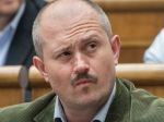 Kotleba ako šéf BBSK mal protizákonne predĺžiť platnosť zmlúv