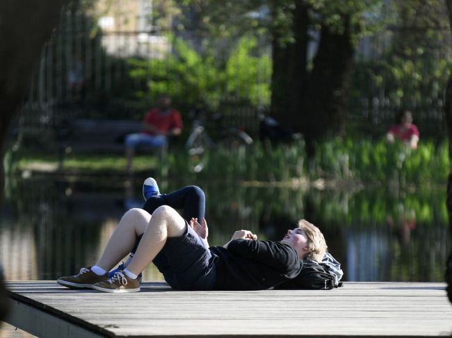 Na Slovensko sa vráti teplé počasie s nadnormálnymi teplotami