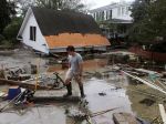 Počet obetí hurikánu Florence stúpol na 16, hrozbou sú teraz výdatné dažde