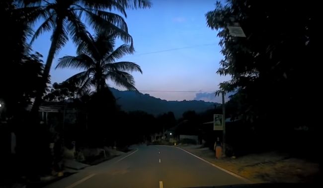 Video: Toto sa vám môže stať počas osamelej nočnej jazdy autom
