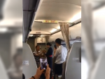 Video: Letuška dostala výpoveď kvôli priateľovi. Toto urobil počas letu