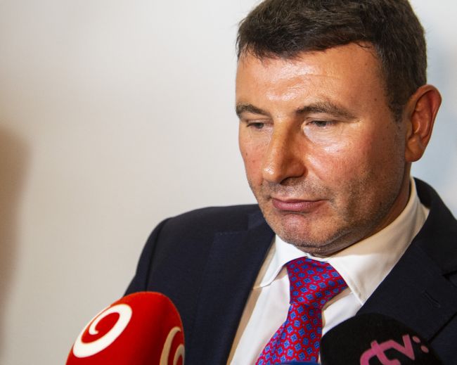 František Imrecze sa vzdáva vedenia finančnej správy, odmieta politické boje