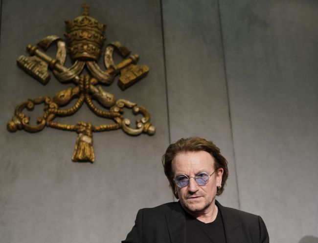 Bono z U2: Pápež je "zdesený" zo sexuálneho zneužívania v cirkvi