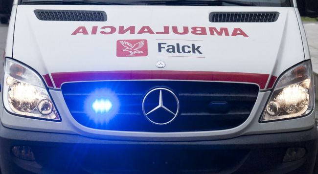 Po zrážke s osobným autom zahynul 53-ročný chodec