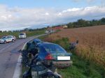 Čelná zrážka dvoch osobných áut sa skončila tragicky