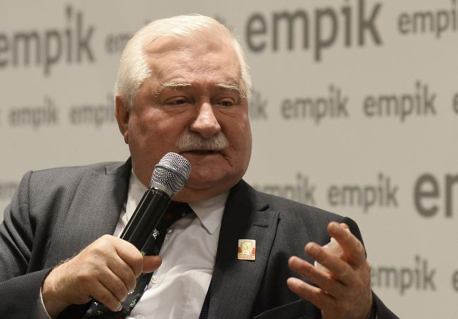 Líder Solidarity a bývalý poľský prezident Lech Walesa má 75 rokov