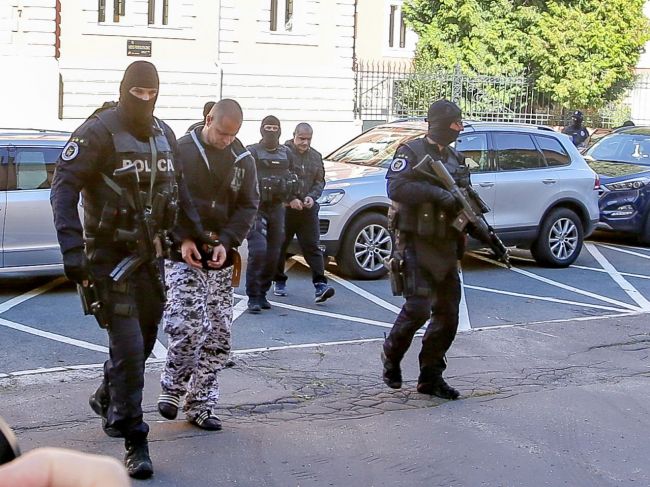 Sud vzal všetkých štyroch obvinených do väzby