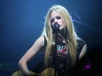 Avril Lavigne sa vracia na scénu s novým singlom Head Above Water