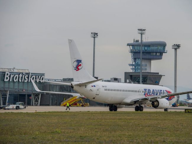 Letci si uctia M.R. Štefánika a 1.ČSR nízkym preletom nad bratislavským letiskom