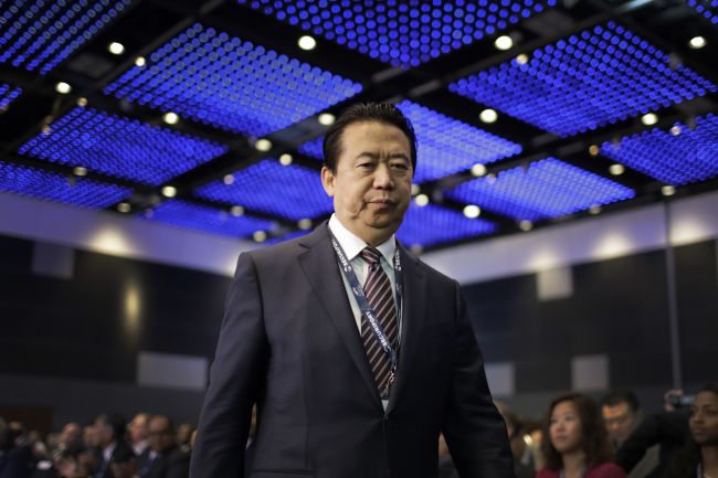Prezident Interpolu s okamžitou platnosťou odstúpil z funkcie