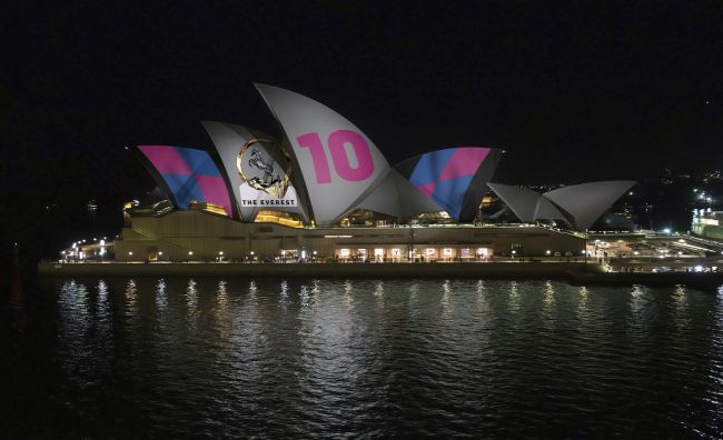 Premietanie reklamy na budovu Opery v Sydney vyvolalo pohoršenie