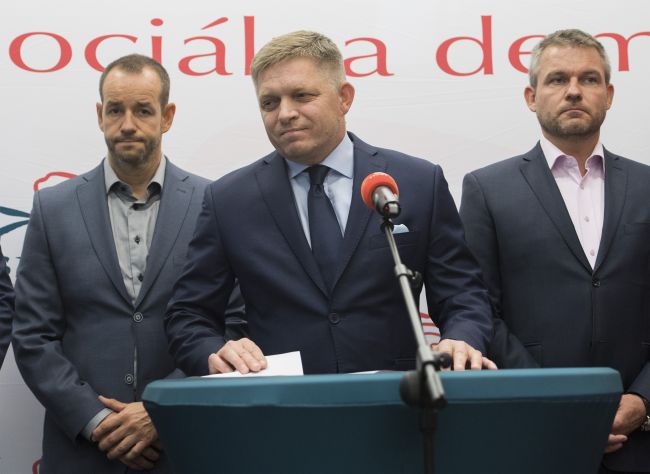 Voľby by začiatkom októbra podľa prieskumu vyhral Smer-SD