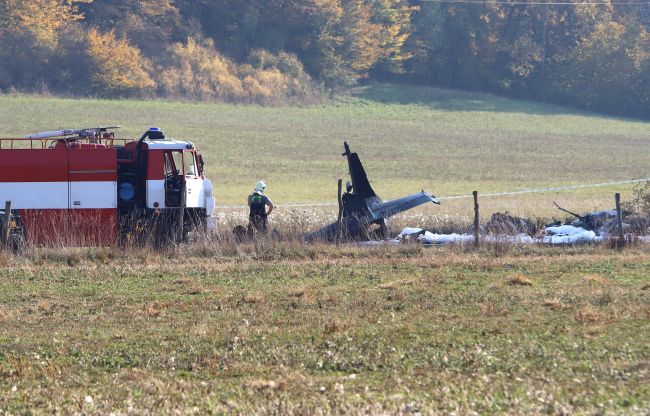 Medzi Sliačom a Kováčovou sa zrútilo vojenské lietadlo
