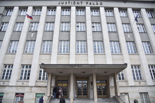 Justičný palác evakuovali pre bombovú hrozbu