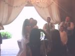 Video: Takto by sa svadobný fotograf nemal správať