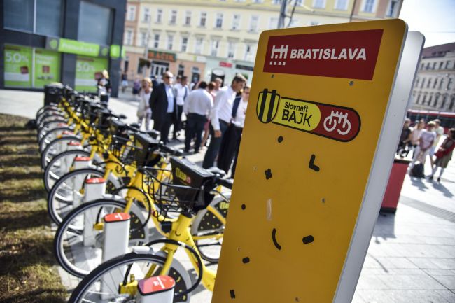 Bikesharing v Bratislave má po mesiaci takmer 30.000 registrovaných užívateľov