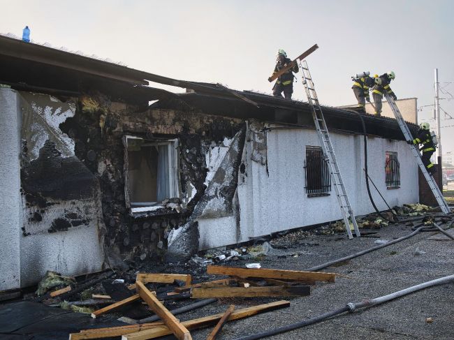 Požiar budovy na Vajnorskej v Bratislave sa podarilo hasičom zlikvidovať