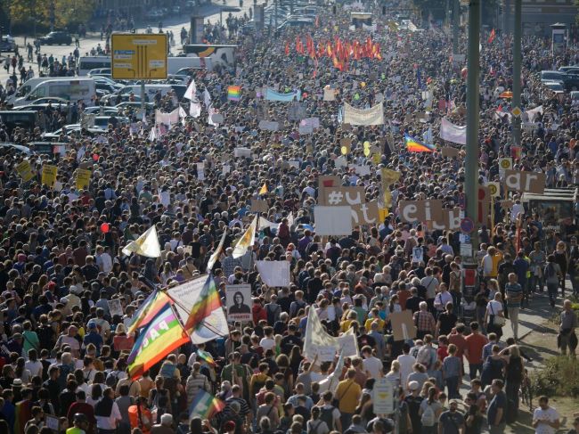 Organizátori protestu proti rasizmu v Berlíne odhadli účasť na 240.000 osôb