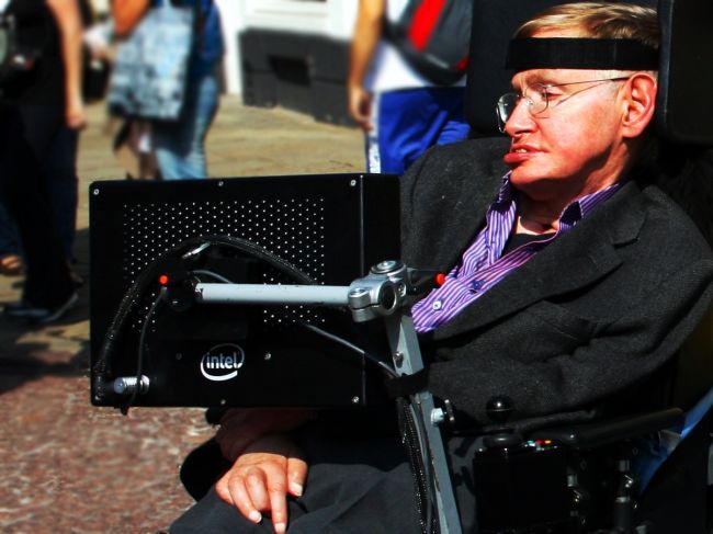 Vo svojej poslednej knihe Hawking predstavil najnovšiu hrozbu ľudstva