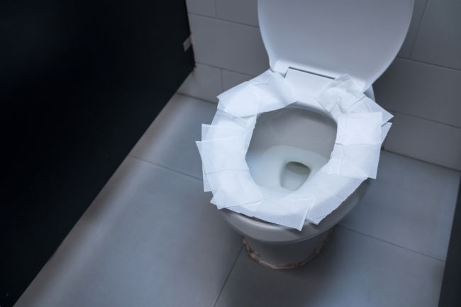 Lekári varujú: Túto chybu na toalete nerobte!