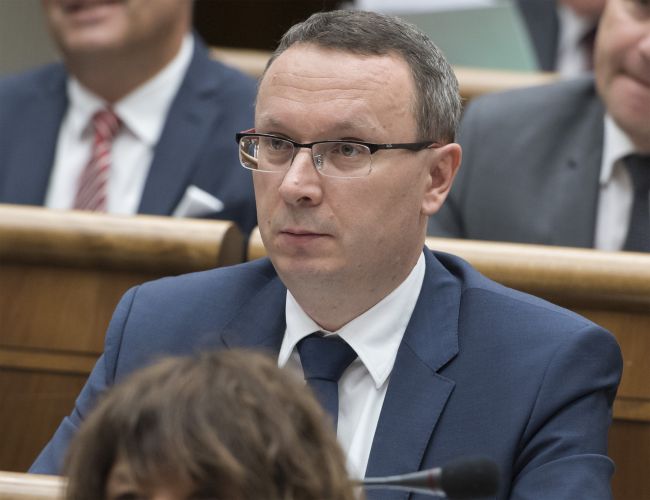 SNS chce, aby NR SR odmietla súhlas s Globálnym paktom OSN