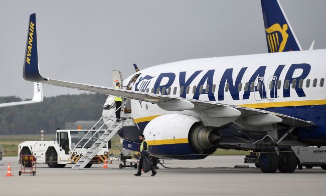 Francúzske úrady zadržiavali lietadlo Ryanair, 149 cestujúcich evakuovali
